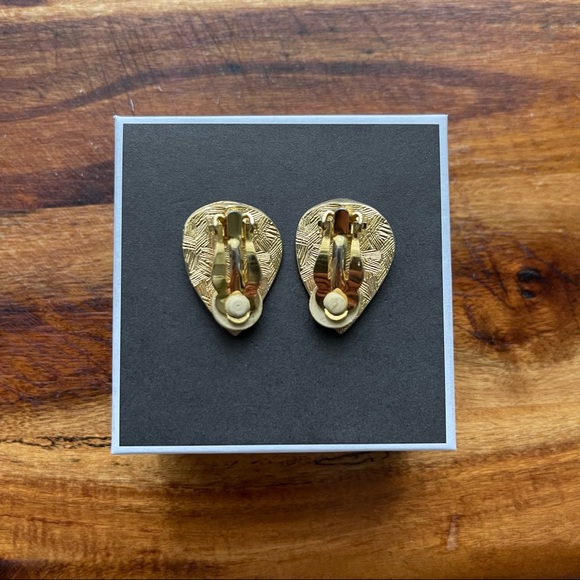 Vintage Givenchy Gold Plated Leaf Clip on Earrings. - Picture 3 of 10